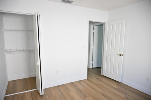 Купить виллу или дом в Пемброк-Пайнс, Флорида 1 комната, 278.34м2, № 1998519 - фото 24