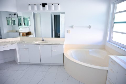 Купить виллу или дом в Пемброк-Пайнс, Флорида 1 комната, 278.34м2, № 1998519 - фото 29