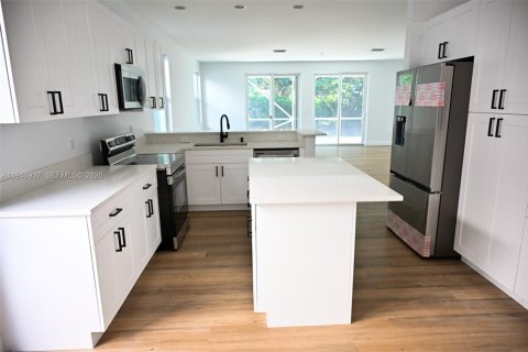 Купить виллу или дом в Пемброк-Пайнс, Флорида 1 комната, 278.34м2, № 1998519 - фото 4