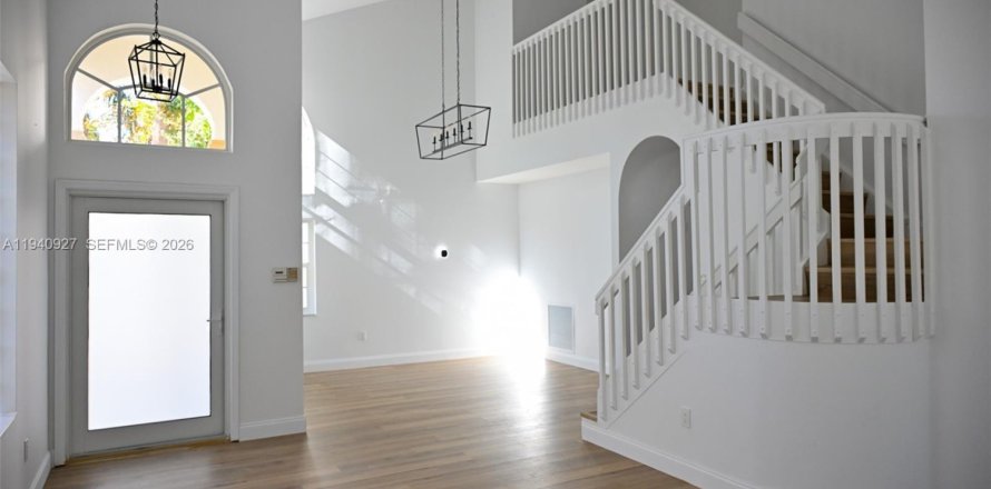 Дом в Пемброк-Пайнс, Флорида 1 комната, 278.34м2 № 1998519