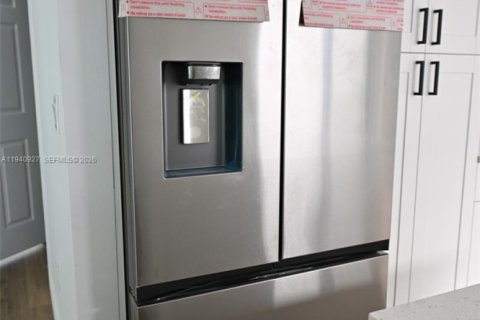 Купить виллу или дом в Пемброк-Пайнс, Флорида 1 комната, 278.34м2, № 1998519 - фото 8