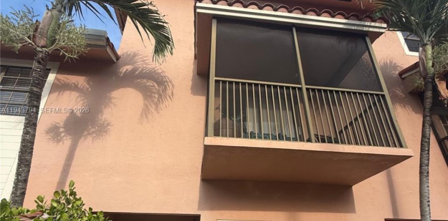 Condominio en Miami, Florida, 3 dormitorios  № 2000806