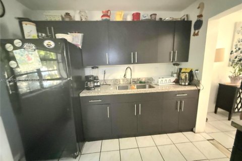 Condominio en venta en Miami, Florida, 3 dormitorios, 126.72 m2 № 2000806 - foto 2