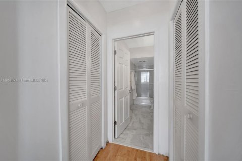 Condominio en alquiler en Hallandale Beach, Florida, 2 dormitorios, 115.2 m2 № 2054281 - foto 12