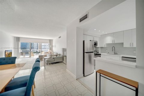 Condominio en alquiler en Hallandale Beach, Florida, 2 dormitorios, 115.2 m2 № 2054281 - foto 6