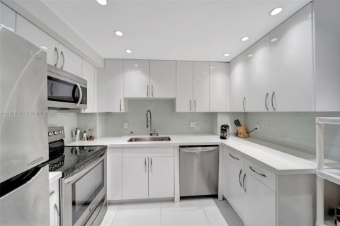 Condominio en alquiler en Hallandale Beach, Florida, 2 dormitorios, 115.2 m2 № 2054281 - foto 3