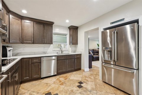 Casa en venta en Saint Petersburg, Florida, 4 dormitorios, 143.53 m2 № 1883685 - foto 10