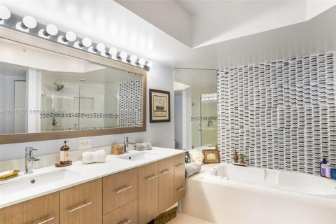Copropriété à vendre à Aventura, Floride: 3 chambres, 173.91 m2 № 2252694 - photo 15
