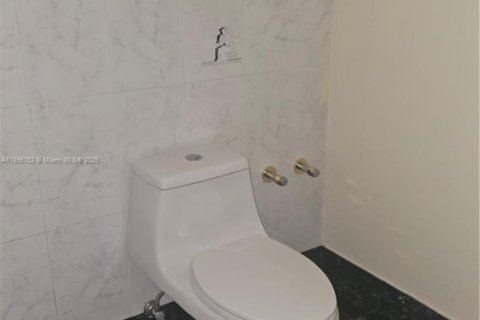 Снять в аренду кондоминиум в Санни-Айлс-Бич, Флорида 3 спальни, 110.09м2, № 1948384 - фото 27