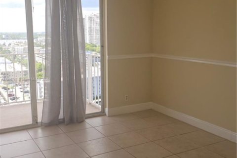 Снять в аренду кондоминиум в Санни-Айлс-Бич, Флорида 3 спальни, 110.09м2, № 1948384 - фото 17