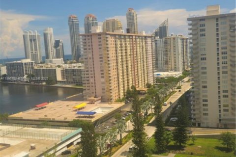 Снять в аренду кондоминиум в Санни-Айлс-Бич, Флорида 3 спальни, 110.09м2, № 1948384 - фото 6