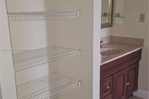 Снять в аренду кондоминиум в Санни-Айлс-Бич, Флорида 3 спальни, 110.09м2, № 1948384 - фото 25