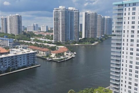 Снять в аренду кондоминиум в Санни-Айлс-Бич, Флорида 3 спальни, 110.09м2, № 1948384 - фото 30