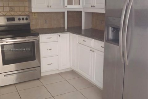 Снять в аренду кондоминиум в Санни-Айлс-Бич, Флорида 3 спальни, 110.09м2, № 1948384 - фото 8