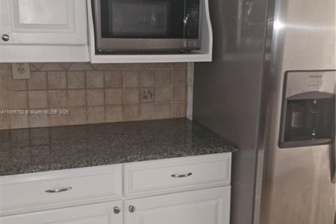 Снять в аренду кондоминиум в Санни-Айлс-Бич, Флорида 3 спальни, 110.09м2, № 1948384 - фото 16