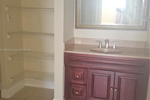 Снять в аренду кондоминиум в Санни-Айлс-Бич, Флорида 3 спальни, 110.09м2, № 1948384 - фото 23