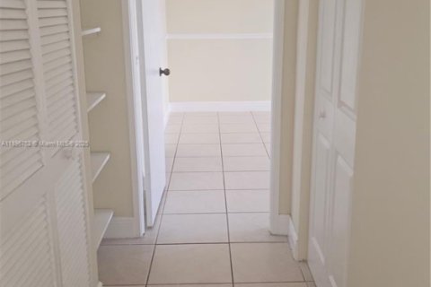 Снять в аренду кондоминиум в Санни-Айлс-Бич, Флорида 3 спальни, 110.09м2, № 1948384 - фото 20