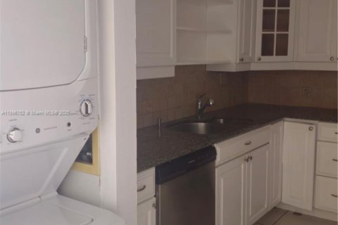 Снять в аренду кондоминиум в Санни-Айлс-Бич, Флорида 3 спальни, 110.09м2, № 1948384 - фото 7