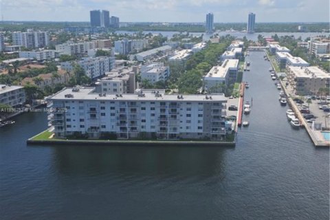 Снять в аренду кондоминиум в Санни-Айлс-Бич, Флорида 3 спальни, 110.09м2, № 1948384 - фото 29