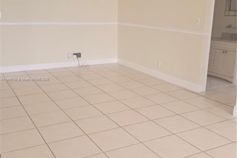 Снять в аренду кондоминиум в Санни-Айлс-Бич, Флорида 3 спальни, 110.09м2, № 1948384 - фото 11