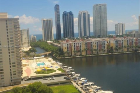 Снять в аренду кондоминиум в Санни-Айлс-Бич, Флорида 3 спальни, 110.09м2, № 1948384 - фото 4