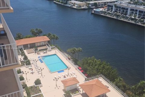 Снять в аренду кондоминиум в Санни-Айлс-Бич, Флорида 3 спальни, 110.09м2, № 1948384 - фото 28