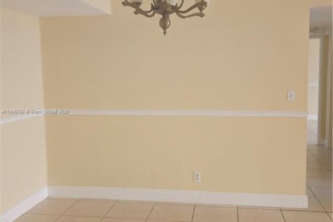 Снять в аренду кондоминиум в Санни-Айлс-Бич, Флорида 3 спальни, 110.09м2, № 1948384 - фото 10