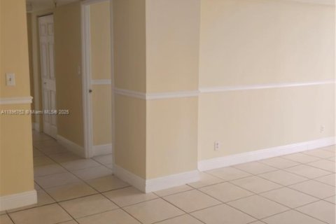 Снять в аренду кондоминиум в Санни-Айлс-Бич, Флорида 3 спальни, 110.09м2, № 1948384 - фото 12