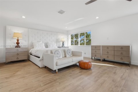 Villa ou maison à louer à Weston, Floride: 6 chambres, 346.62 m2 № 2174059 - photo 25