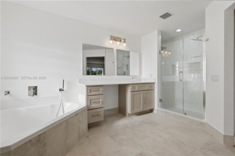 Villa ou maison à louer à Weston, Floride: 6 chambres, 346.62 m2 № 2174059 - photo 28