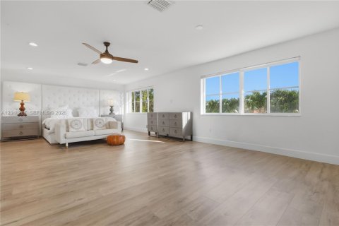 Villa ou maison à louer à Weston, Floride: 6 chambres, 346.62 m2 № 2174059 - photo 24