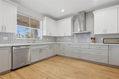 Villa ou maison à louer à Weston, Floride: 6 chambres, 346.62 m2 № 2174059 - photo 10