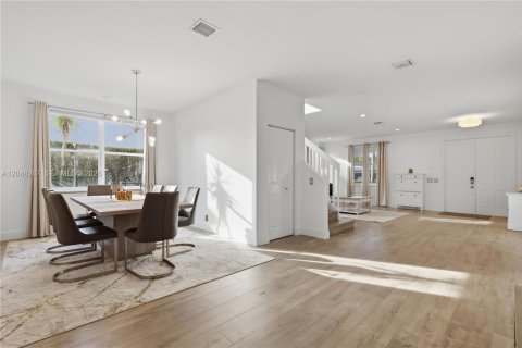 Villa ou maison à louer à Weston, Floride: 6 chambres, 346.62 m2 № 2174059 - photo 9