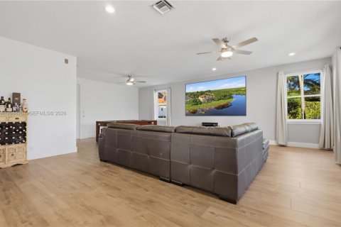 Villa ou maison à louer à Weston, Floride: 6 chambres, 346.62 m2 № 2174059 - photo 17