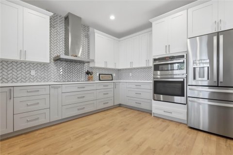 Villa ou maison à louer à Weston, Floride: 6 chambres, 346.62 m2 № 2174059 - photo 11