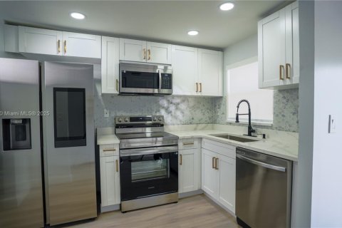 Condominio en venta en Sunrise, Florida, 2 dormitorios, 78.97 m2 № 1818360 - foto 4