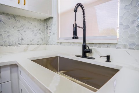 Condominio en venta en Sunrise, Florida, 2 dormitorios, 78.97 m2 № 1818360 - foto 6