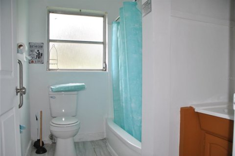 House in Orlando, Florida 5 bedrooms, 163.42 sq.m. № 2399545 - photo 13