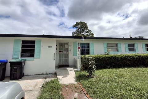 House in Orlando, Florida 5 bedrooms, 163.42 sq.m. № 2399545
