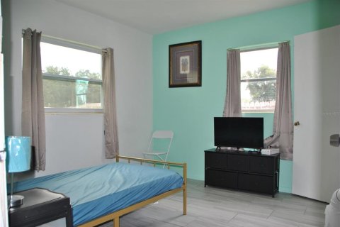 House in Orlando, Florida 5 bedrooms, 163.42 sq.m. № 2399545 - photo 8