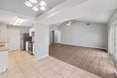 Casa en venta en Tampa, Florida, 3 dormitorios, 121.52 m2 № 2120716 - foto 4