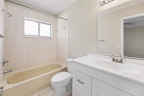 Casa en venta en Tampa, Florida, 3 dormitorios, 121.52 m2 № 2120716 - foto 9