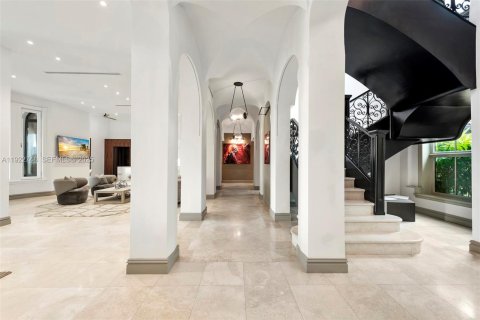 Villa ou maison à louer à Miami Beach, Floride: 5 chambres, 565.77 m2 № 1976704 - photo 4