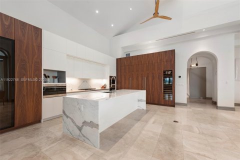 Villa ou maison à louer à Miami Beach, Floride: 5 chambres, 565.77 m2 № 1976704 - photo 13