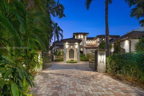 Villa ou maison à louer à Miami Beach, Floride: 5 chambres, 565.77 m2 № 1976704 - photo 2