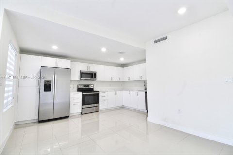 Townhouse in Homestead, Florida 3 bedrooms, 129.88 sq.m. № 2042716 - photo 2