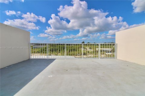 Townhouse in Homestead, Florida 3 bedrooms, 129.88 sq.m. № 2042716 - photo 12