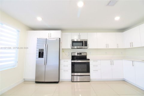 Townhouse in Homestead, Florida 3 bedrooms, 129.88 sq.m. № 2042716 - photo 16