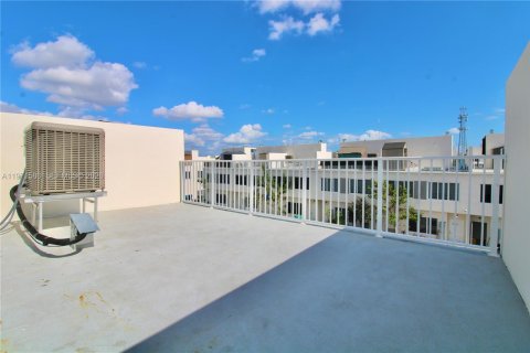 Townhouse in Homestead, Florida 3 bedrooms, 129.88 sq.m. № 2042716 - photo 20