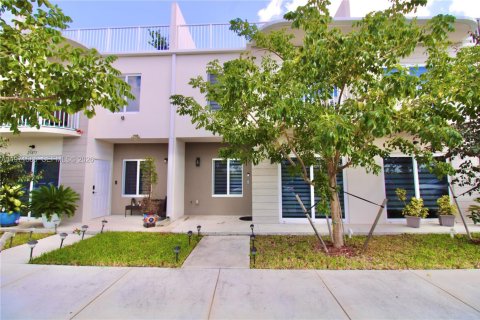 Townhouse in Homestead, Florida 3 bedrooms, 129.88 sq.m. № 2042716 - photo 14